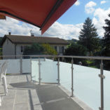 Verre opale lumineux et inox.