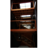 Escaliers et passerelles superposés